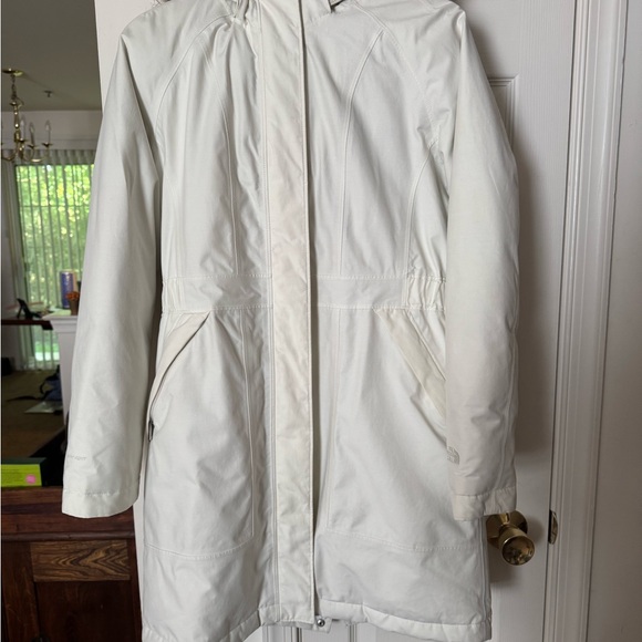 The North Face Women's White Ski Jacket - Picture 6 of 11